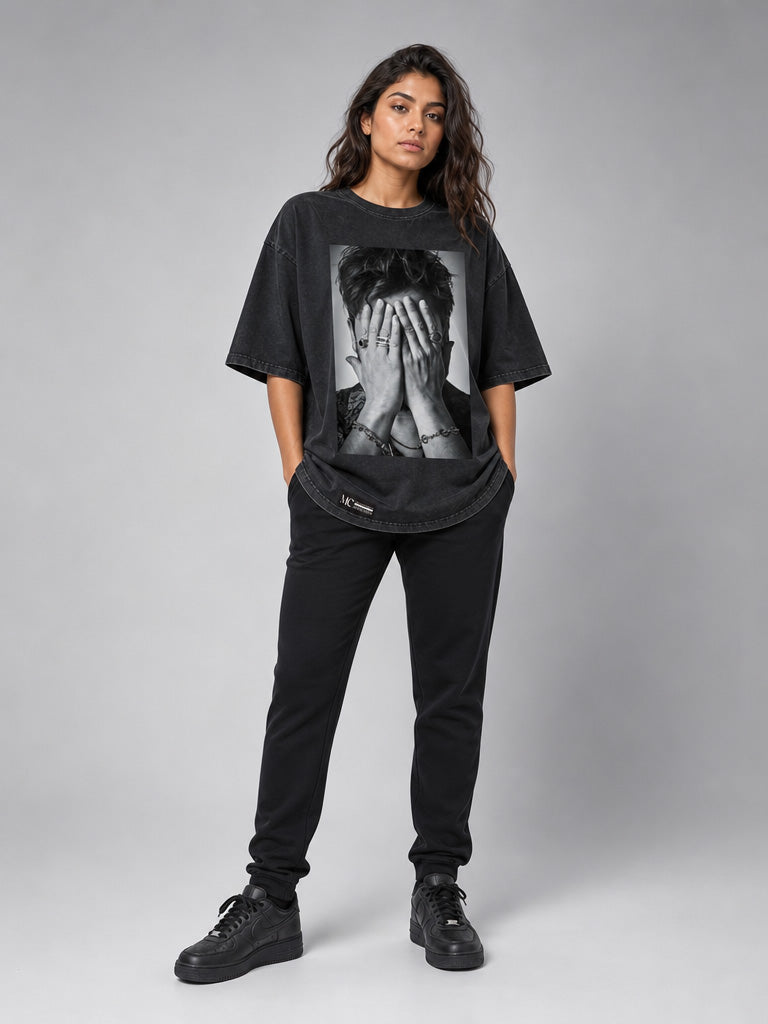 Manuel Carrasco - Camiseta Unisex "Foto Manos Cara" Negro Vintage