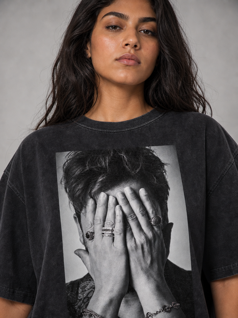 Manuel Carrasco - Camiseta Unisex "Foto Manos Cara" Negro Vintage