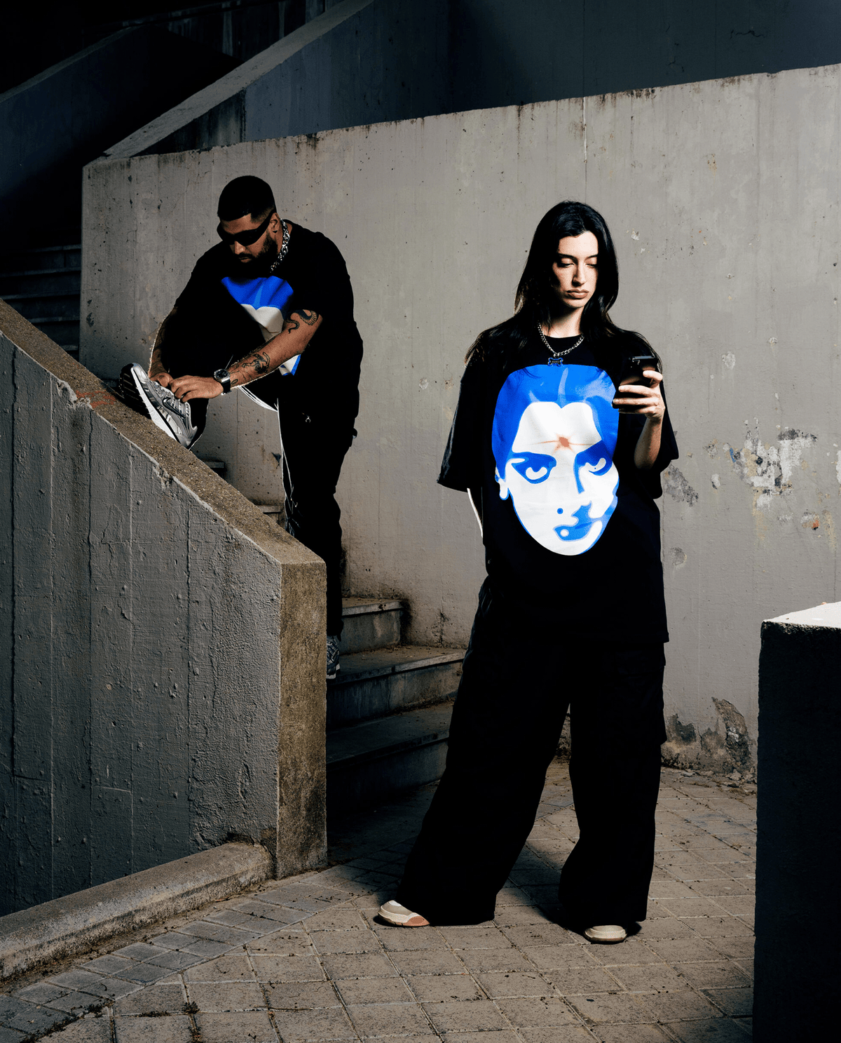 Abhir - Camiseta "Bindhi" Negra - D2fy - Direct To Fans - ABHIR
