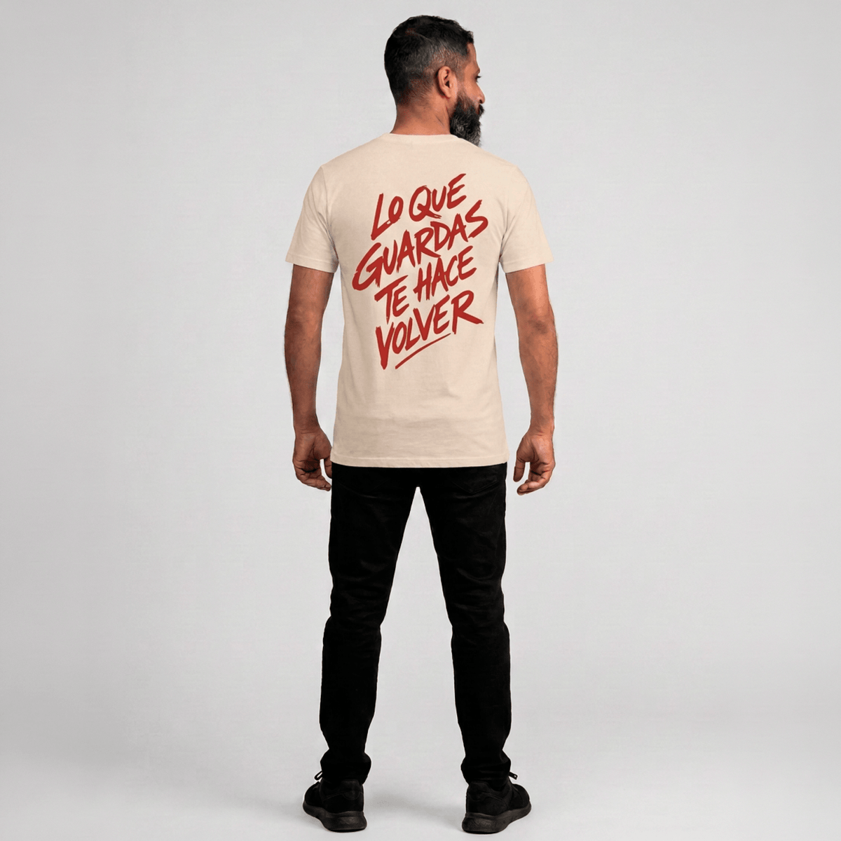 El Barrio - Camiseta Unisex "Lo que guardas te hace volver" - D2fy - Direct To Fans - El Barrio