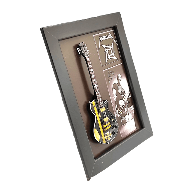 Music Legends - N103 Marco con Mini Guitarra Negra y Amarilla (15 x 20 cm) - Inspirado en Metallica - D2fy - Direct To Fans - Music Legends